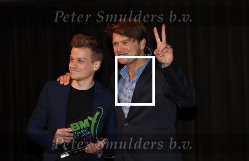 Hilversum 9 december 2019
Bekendmaking omroepman van nhet jaar 2019
DE winnaar van vorig jaar Beau v Erven Dorens reikt de prijs uit aan Jeroen Pauw die dit jaar gewonnen heeft.