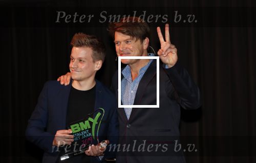 Hilversum 9 december 2019
Bekendmaking omroepman van nhet jaar 2019
DE winnaar van vorig jaar Beau v Erven Dorens reikt de prijs uit aan Jeroen Pauw die dit jaar gewonnen heeft.