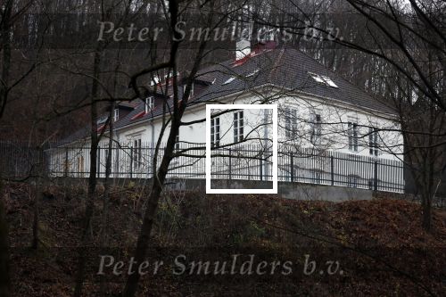 Vilnius 7 december 2019
Bonnie Horbach gaat met haar dochter tennissen. Bonnie is de Nederlandse ambassadeur in Vilnius in Litouwen . Je hebt daar de ambassade en Bonnie woont in een groot huis in het park van Vilnius.