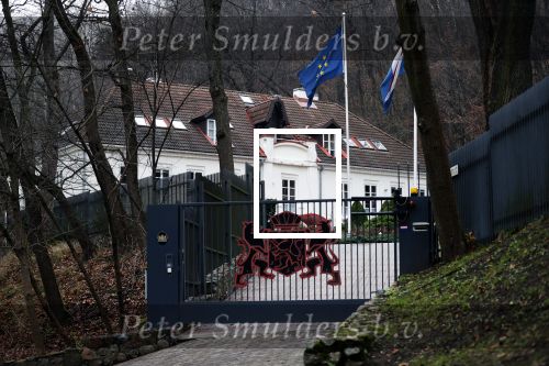 Vilnius 7 december 2019
Bonnie Horbach gaat met haar dochter tennissen. Bonnie is de Nederlandse ambassadeur in Vilnius in Litouwen . Je hebt daar de ambassade en Bonnie woont in een groot huis in het park van Vilnius.