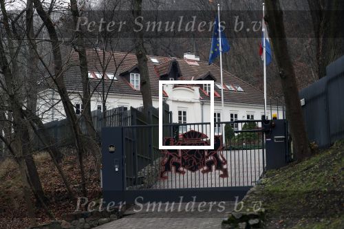 Vilnius 7 december 2019
Bonnie Horbach gaat met haar dochter tennissen. Bonnie is de Nederlandse ambassadeur in Vilnius in Litouwen . Je hebt daar de ambassade en Bonnie woont in een groot huis in het park van Vilnius.