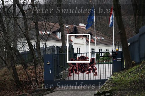 Vilnius 7 december 2019
Bonnie Horbach gaat met haar dochter tennissen. Bonnie is de Nederlandse ambassadeur in Vilnius in Litouwen . Je hebt daar de ambassade en Bonnie woont in een groot huis in het park van Vilnius.