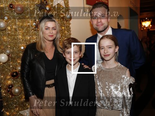 Amsterdam 19 december 2019
Premiere kerstcircus in Carre. Bridget Maasland met zoon Mees