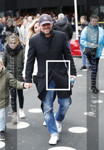 Amsterdam 21 december 2019
Cas jansen en Annelieke Bouwers met hun 2 kinderen