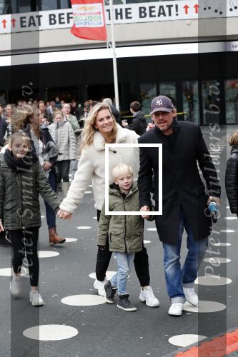 Amsterdam 21 december 2019
Cas jansen en Annelieke Bouwers met hun 2 kinderen