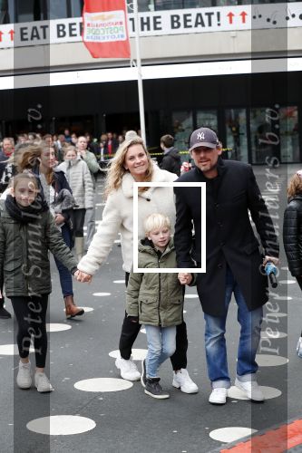 Amsterdam 21 december 2019
Cas jansen en Annelieke Bouwers met hun 2 kinderen