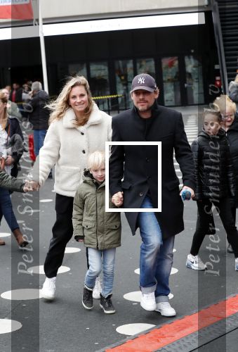 Amsterdam 21 december 2019
Cas jansen en Annelieke Bouwers met hun 2 kinderen