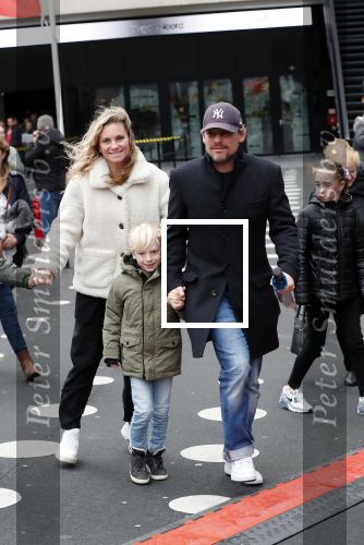 Amsterdam 21 december 2019
Cas jansen en Annelieke Bouwers met hun 2 kinderen