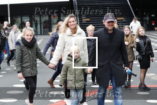 Amsterdam 21 december 2019
Cas jansen en Annelieke Bouwers met hun 2 kinderen