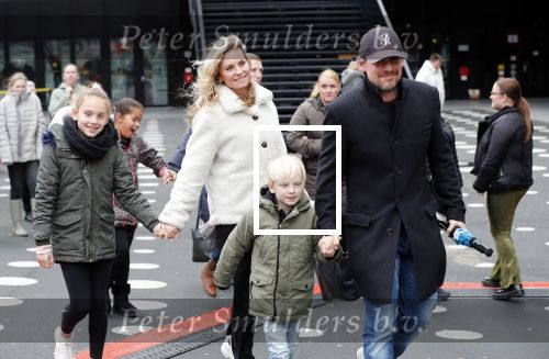 Amsterdam 21 december 2019
Cas jansen en Annelieke Bouwers met hun 2 kinderen