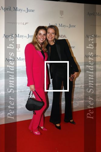 Amsterdam 16 december 2019
Premiere April may June in het deLamar theater met oa in de hoofdrollen Linda de Mol Elise Schaap en Tjitske Reidinga. danie v d Boom met een vriendin