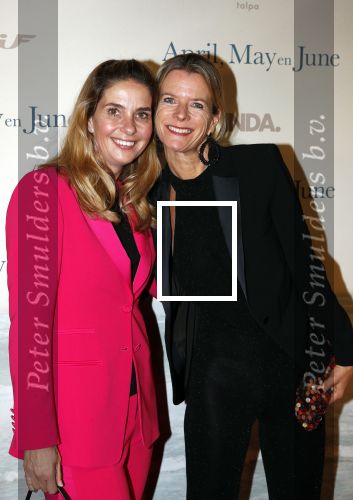 Amsterdam 16 december 2019
Premiere April may June in het deLamar theater met oa in de hoofdrollen Linda de Mol Elise Schaap en Tjitske Reidinga. danie v d Boom met een vriendin