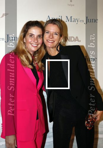 Amsterdam 16 december 2019
Premiere April may June in het deLamar theater met oa in de hoofdrollen Linda de Mol Elise Schaap en Tjitske Reidinga. danie v d Boom met een vriendin