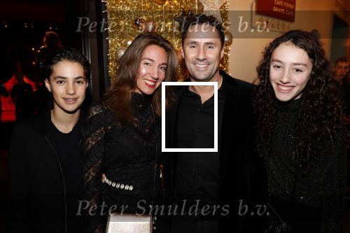 Amsterdam 19 december 2019
Premiere kerstcircus in Carre. david Beesemer met zijn vrouw en kinderen