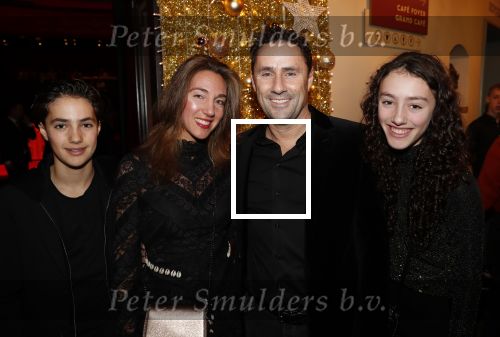 Amsterdam 19 december 2019
Premiere kerstcircus in Carre. david Beesemer met zijn vrouw en kinderen