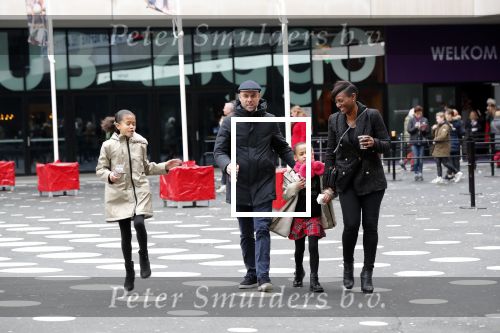 Amsterdam 21 december 2019
Edsilia Rombley en haar man Tjeerd Oosterhuis met hun dochters