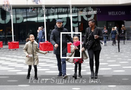 Amsterdam 21 december 2019
Edsilia Rombley en haar man Tjeerd Oosterhuis met hun dochters
