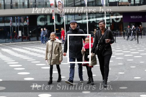 Amsterdam 21 december 2019
Edsilia Rombley en haar man Tjeerd Oosterhuis met hun dochters