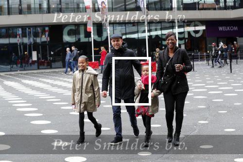 Amsterdam 21 december 2019
Edsilia Rombley en haar man Tjeerd Oosterhuis met hun dochters