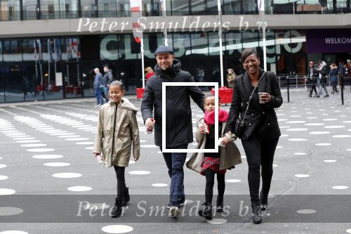 Amsterdam 21 december 2019
Edsilia Rombley en haar man Tjeerd Oosterhuis met hun dochters
