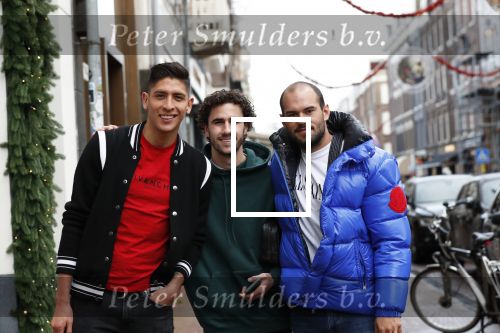 Amsterdam 9 december 2019
Ajax speler Edson Alvarez en zijn manager Nathan v Kooperen en een vriend op de pc hooftstraat.