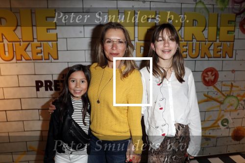 Amsterdam 9 december 2019
Premiere Jon v Eerd in de Meervaart. Elle v Rijn met kinderen
