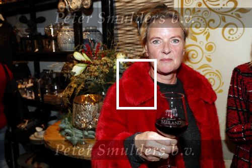 Noordwijk 13 decemnber 2019
Martien Meiland, moeder Erica, dochter Maxime, kleindochter Claire en dochter Montana tijdens de presentatie van de nieuwe wijncollectie van de familie Meiland. De bekende tv-familie brengt drie wijnen uit, onder de naam La Famille Meiland