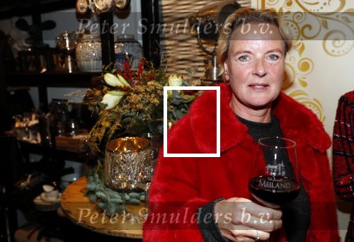 Noordwijk 13 decemnber 2019
Martien Meiland, moeder Erica, dochter Maxime, kleindochter Claire en dochter Montana tijdens de presentatie van de nieuwe wijncollectie van de familie Meiland. De bekende tv-familie brengt drie wijnen uit, onder de naam La Famille Meiland