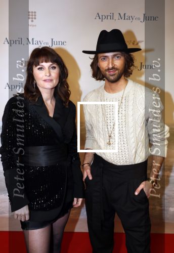 Amsterdam 16 december 2019
Premiere April may June in het deLamar theater met oa in de hoofdrollen Linda de Mol Elise Schaap en Tjitske Reidinga. Fockeline Ouwerkerk zwanger met Tommie Driessen
