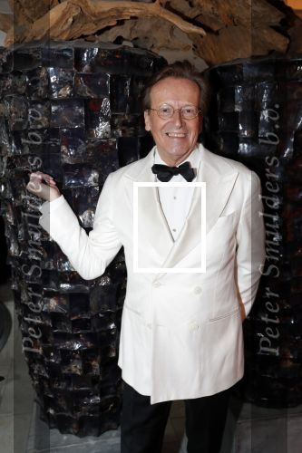 Den Haag 16 december 2019
De society lunch in hotel crown plaza . Frank jansen met een vriendin