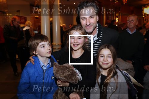 Amsterdam 19 december 2019
Premiere kerstcircus in Carre. Frederik Brom met dochter en vriendjes