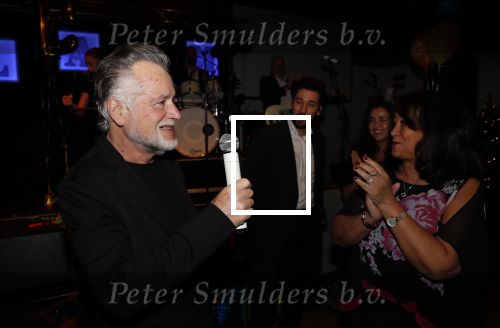 Zoetermeer 8 december 2019
Surpriseparty voor Hans Bouwens ( George Baker) vanwege zijn 75e verjaardag en 50 jaar artiest. George Baker kwam met zijn vrouw Blanche kinderen aanhang en kleinkinderen