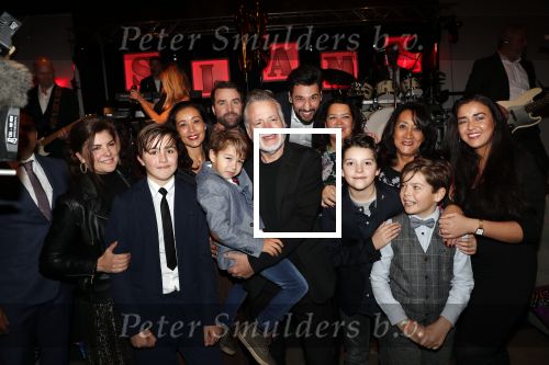 Zoetermeer 8 december 2019
Surpriseparty voor Hans Bouwens ( George Baker) vanwege zijn 75e verjaardag en 50 jaar artiest. George Baker kwam met zijn vrouw Blanche kinderen aanhang en kleinkinderen