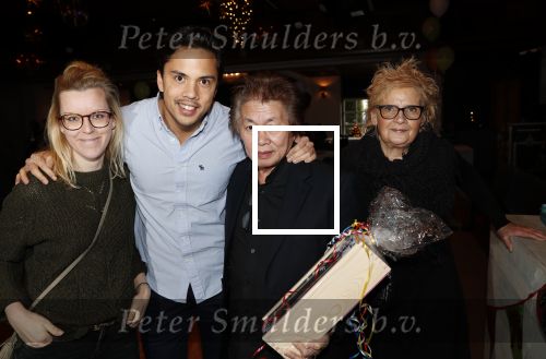Zoetermeer 8 december 2019
Surpriseparty voor Hans Bouwens ( George Baker) vanwege zijn 75e verjaardag en 50 jaar artiest. George The met vrouw en kinderen