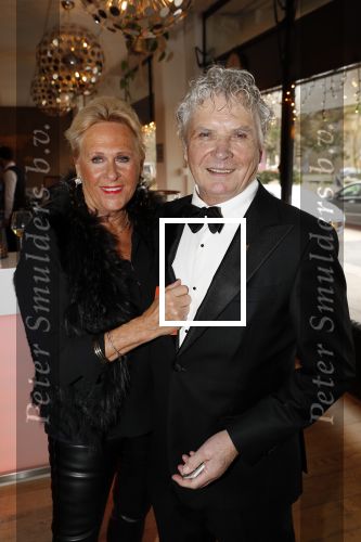 Den Haag 16 december 2019
De society lunch in hotel crown plaza . hans v Hemert met zijn vriendin
