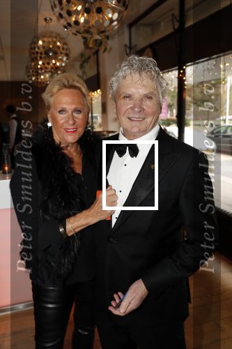 Den Haag 16 december 2019
De society lunch in hotel crown plaza . hans v Hemert met zijn vriendin
