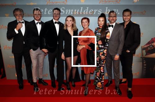 Amsterdam 9 december 2019
Premiere huisvrouwen bestaan niet deel II in tuschinski.
Leopold Witte Jim Bakkum Patrick Martens Fred v Leer en Leo Alkemade Loes Luca Eva v d Wijdeven en Jelka v Houten