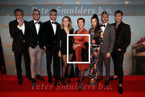 Amsterdam 9 december 2019
Premiere huisvrouwen bestaan niet deel II in tuschinski.
Leopold Witte Jim Bakkum Patrick Martens Fred v Leer en Leo Alkemade Loes Luca Eva v d Wijdeven en Jelka v Houten
