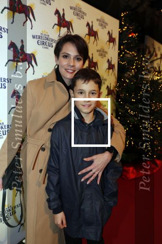 Amsterdam 19 december 2019
Premiere kerstcircus in Carre. Igone de Jongh kwam met haar zoon