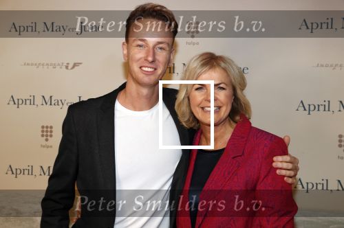 Amsterdam 16 december 2019
Premiere April may June in het deLamar theater met oa in de hoofdrollen Linda de Mol Elise Schaap en Tjitske Reidinga. Irene Moors kwam met een goede vriend