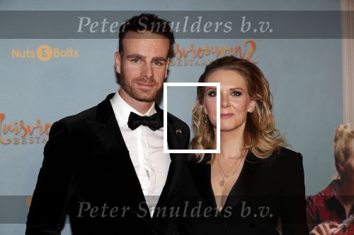 Amsterdam 9 december 2019
Premiere huisvrouwen bestaan niet deel II in tuschinski.
Jelka v Houten kwam met vriend Henri v Loon