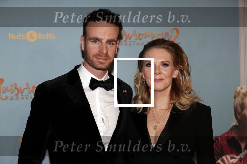 Amsterdam 9 december 2019
Premiere huisvrouwen bestaan niet deel II in tuschinski.
Jelka v Houten kwam met vriend Henri v Loon
