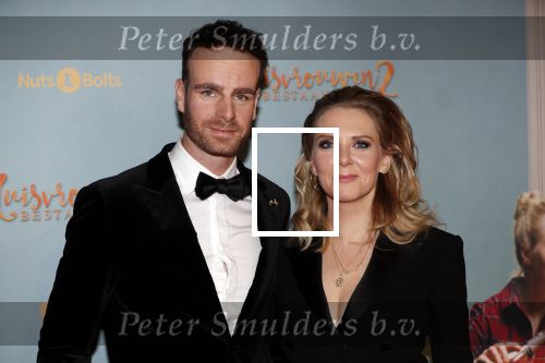 Amsterdam 9 december 2019
Premiere huisvrouwen bestaan niet deel II in tuschinski.
Jelka v Houten kwam met vriend Henri v Loon