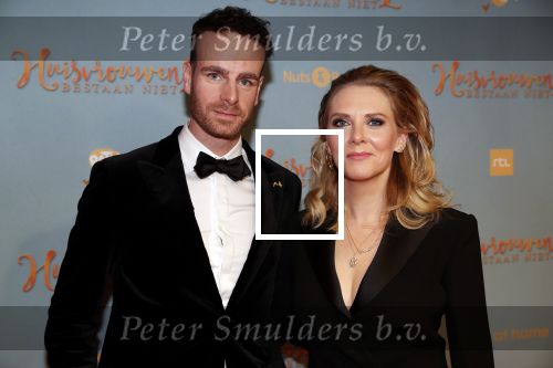 Amsterdam 9 december 2019
Premiere huisvrouwen bestaan niet deel II in tuschinski.
Jelka v Houten kwam met vriend Henri v Loon