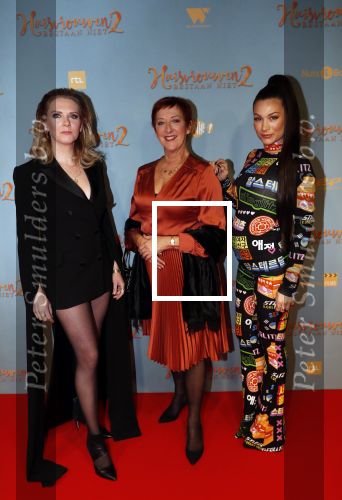 Amsterdam 9 december 2019
Premiere huisvrouwen bestaan niet deel II in tuschinski. Jelka v Houten Loes Luca en Eva v d Wijdeven