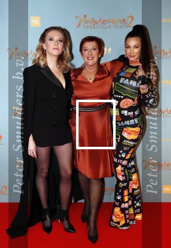 Amsterdam 9 december 2019
Premiere huisvrouwen bestaan niet deel II in tuschinski. Jelka v Houten Loes Luca en Eva v d Wijdeven