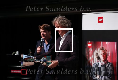 Hilversum 9 december 2019
Bekendmaking omroepman van nhet jaar 2019
DE winnaar van vorig jaar Beau v Erven Dorens reikt de prijs uit aan Jeroen Pauw die dit jaar gewonnen heeft.