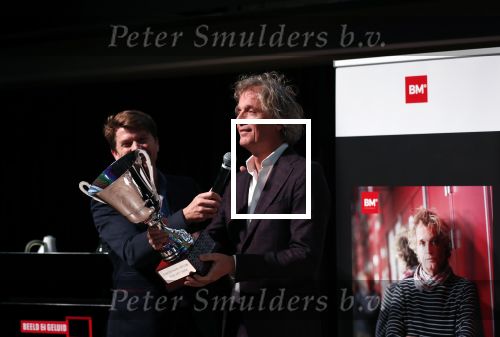 Hilversum 9 december 2019
Bekendmaking omroepman van nhet jaar 2019
DE winnaar van vorig jaar Beau v Erven Dorens reikt de prijs uit aan Jeroen Pauw die dit jaar gewonnen heeft.