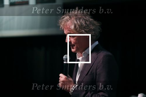 Hilversum 9 december 2019
Bekendmaking omroepman van nhet jaar 2019
DE winnaar van vorig jaar Beau v Erven Dorens reikt de prijs uit aan Jeroen Pauw die dit jaar gewonnen heeft.