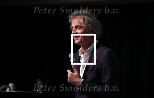 Hilversum 9 december 2019
Bekendmaking omroepman van nhet jaar 2019
DE winnaar van vorig jaar Beau v Erven Dorens reikt de prijs uit aan Jeroen Pauw die dit jaar gewonnen heeft.